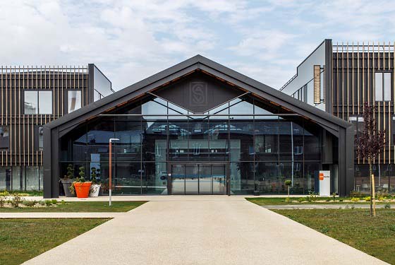 Façade d'un bâtiment tertiaire, siège social Saverglass