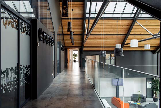 Hall d'entrée d'un bâtiment de bureaux, siège Saverglass